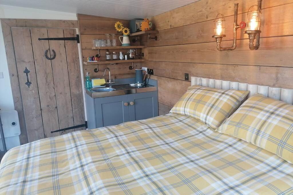 Crown Cabin Wiltshire Near Longleat And Bath Trowbridge Εξωτερικό φωτογραφία